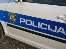 Slika PU_I/vijesti/2013/policija natpis na autu.bmp